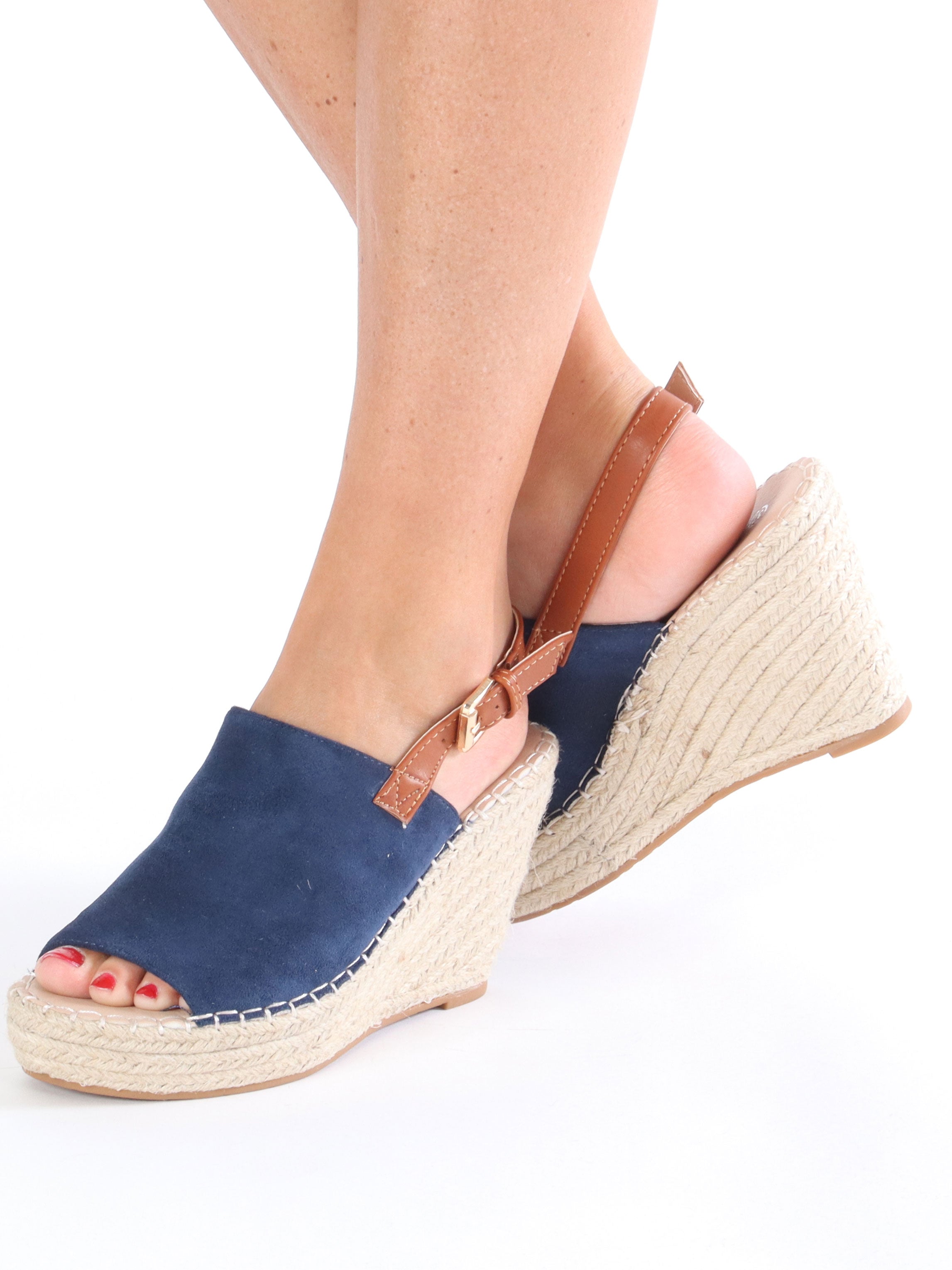 Blanca - Sort sandal i ruskindslook med kilehæl